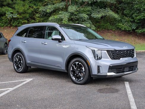 Used 2025 Kia Sorento S w/ Panoramic Sunroof Package FWD image 11