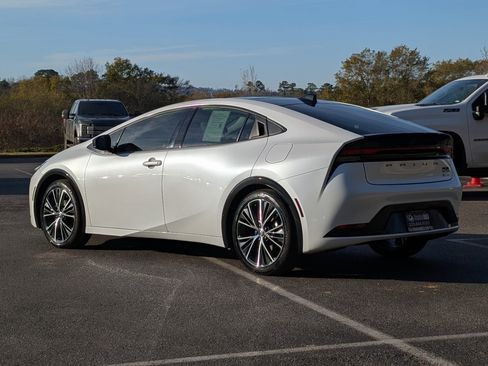 Used 2024 Toyota Prius XLE image 7