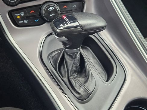 Used 2022 Dodge Challenger SXT image 18