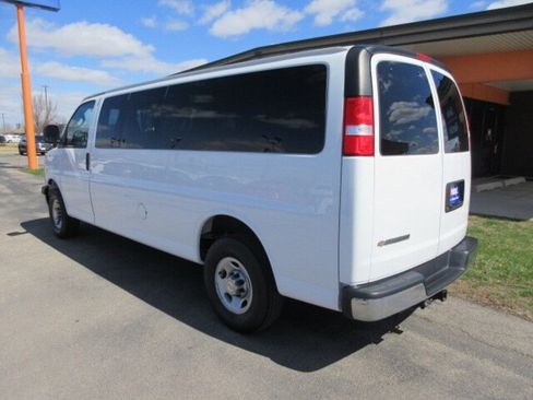 Used 2024 Chevrolet Express 3500 LT w/ LT Preferred Equipment Group RWD image 3