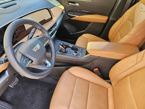 Used 2024 Cadillac XT4 Sport image 15