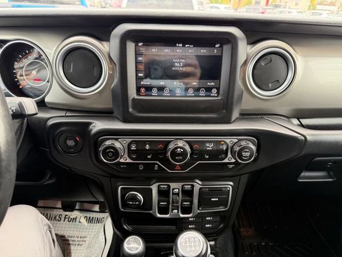 Used 2018 Jeep Wrangler Unlimited Sahara AWD/4WD image 21