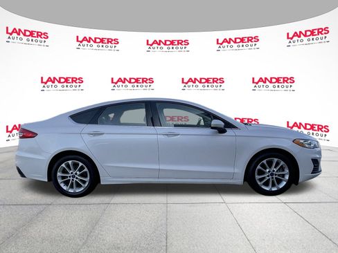 Used 2019 Ford Fusion SE image 2