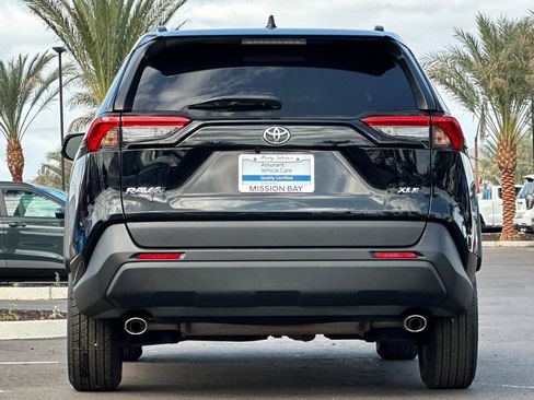 Used 2022 Toyota RAV4 XLE w/ Convenience Package image 5