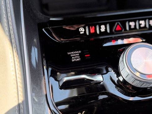 Used 2024 Jeep Wagoneer L Series II w/ Flexible Seating Group image 16