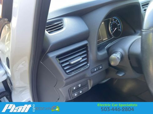 Used 2019 Nissan Leaf SL w/ SL Technology Package FWD image 19