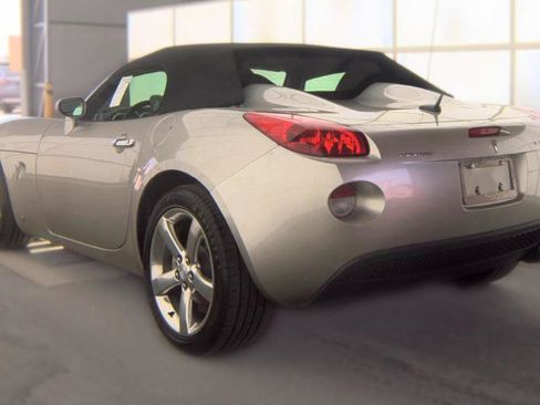 Used 2007 Pontiac Solstice Convertible w/ Premium Package RWD image 8