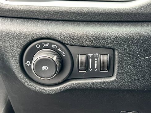 New 2026 Chrysler Pacifica Select image 18