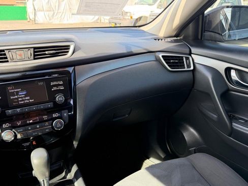 Used 2016 Nissan Rogue SV image 26