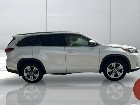 Used 2017 Toyota Highlander Limited image 10
