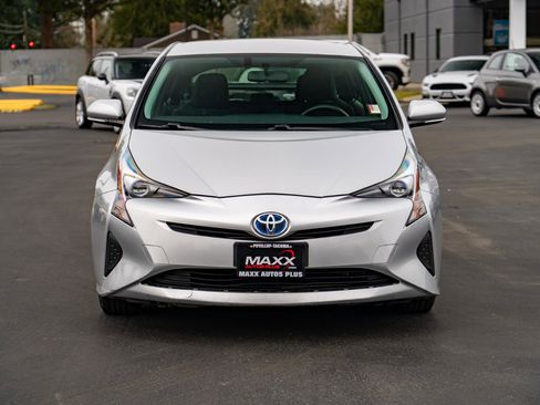 Used 2016 Toyota Prius Two image 3