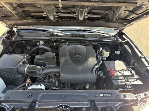 Used 2017 Toyota Tacoma TRD Sport w/ Tow Package (A/T) AWD/4WD image 28