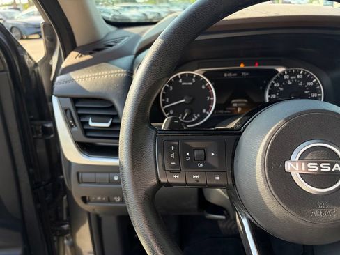 Certified 2023 Nissan Rogue SV FWD image 16