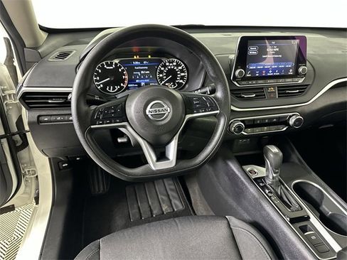 Used 2022 Nissan Altima 2.5 SV image 21