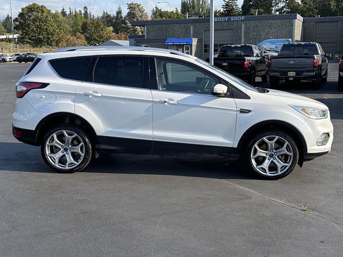 Used 2017 Ford Escape Titanium w/ Canadian Touring Package AWD/4WD image 4