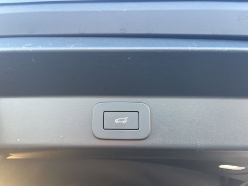 Used 2025 Land Rover Range Rover Sport SE image 32