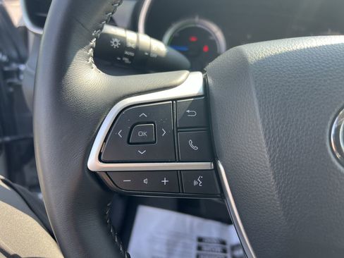 Used 2025 Toyota Highlander XLE AWD/4WD image 19