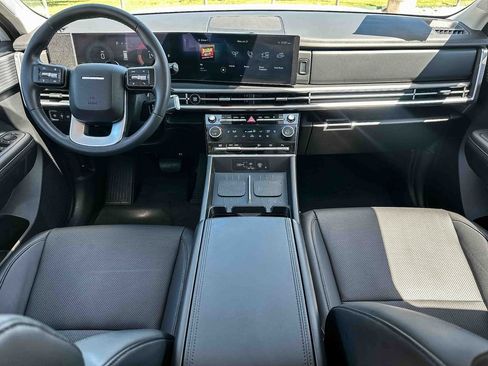 Used 2025 Hyundai Santa Fe SEL FWD image 11