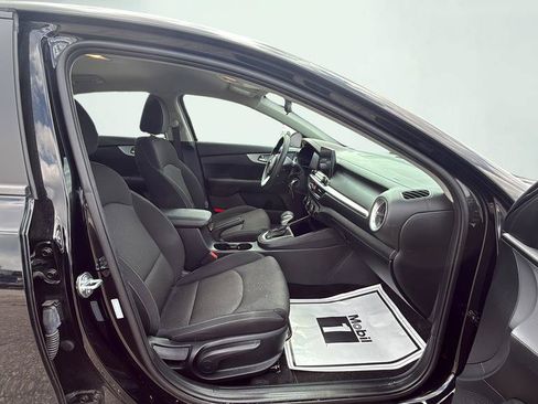 Used 2024 Kia Forte LXS w/ LXS Technology Package FWD image 31