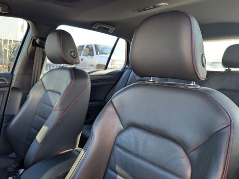 Used 2018 Volkswagen GTI SE image 9