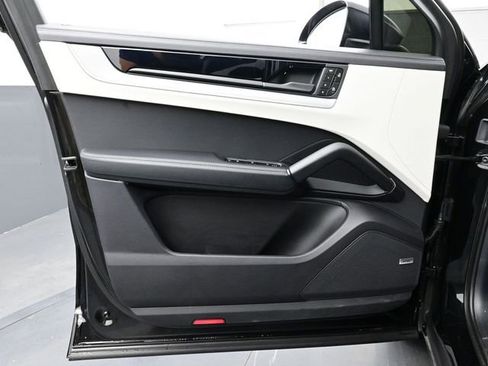 Certified 2024 Porsche Cayenne Coupe AWD/4WD image 7