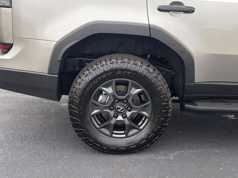 Used 2025 Lexus GX 550 image 34