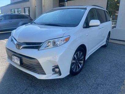 Certified 2019 Toyota Sienna XLE