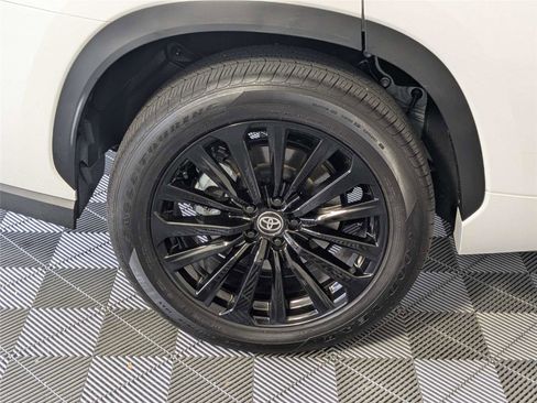 Used 2025 Toyota Highlander XSE image 11