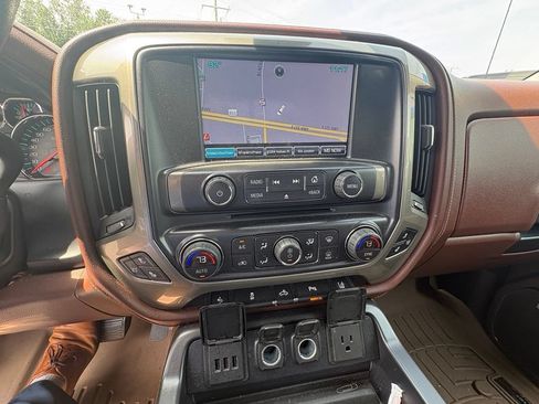 Used 2015 Chevrolet Silverado 1500 High Country w/ High Country Premium Package AWD/4WD image 22