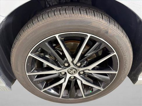 Used 2024 Toyota Camry SE w/ Convenience Package FWD image 11