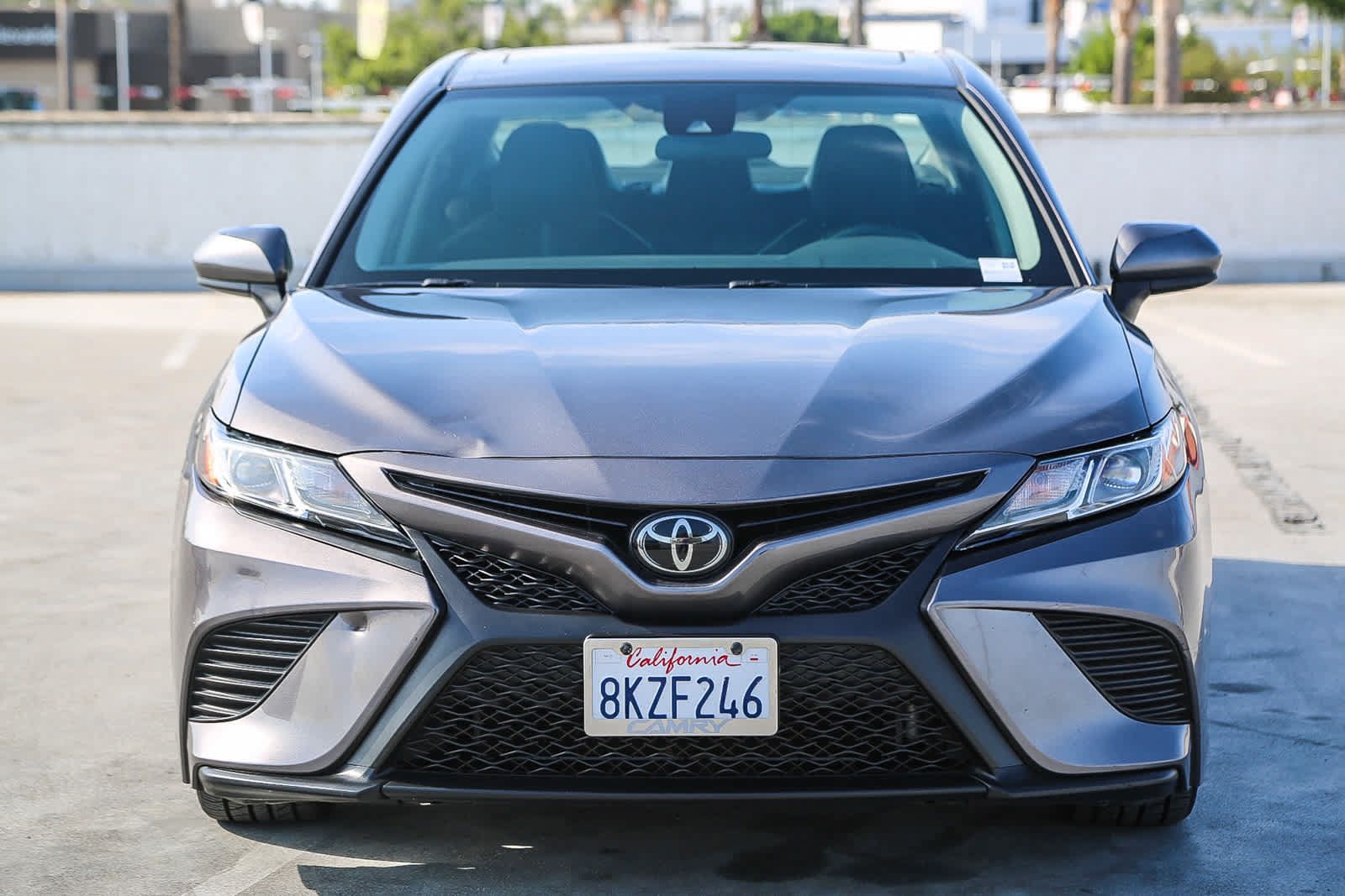 Used 2019 Toyota Camry SE w/ Blackout Package FWD image 3