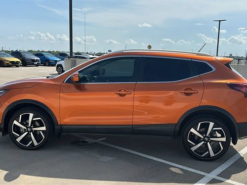 Used 2021 Nissan Rogue Sport SL w/ Premium Package FWD image 11