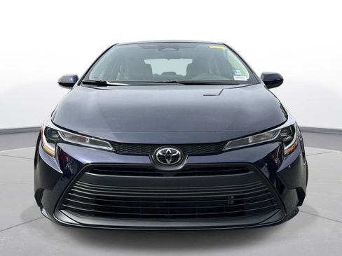 Used 2025 Toyota Corolla LE image 3