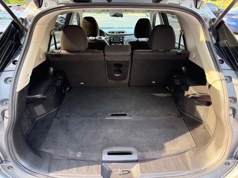 Used 2016 Nissan Rogue SV AWD/4WD image 13