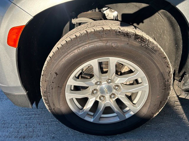Used 2024 Chevrolet Suburban LT RWD image 21