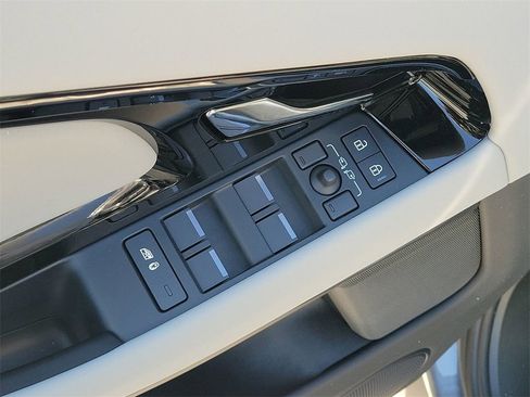 New 2026 Land Rover Range Rover Evoque Dynamic SE image 24