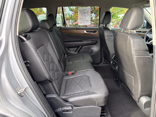 Used 2025 Volkswagen Atlas SE AWD/4WD image 10