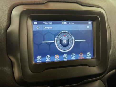 Used 2021 Jeep Renegade Latitude FWD image 11