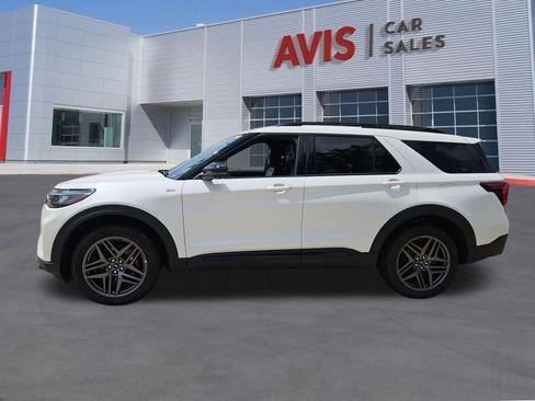 Used 2025 Ford Explorer ST-Line w/ ST-Line Street Pack AWD/4WD image 2