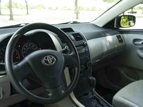 Used 2013 Toyota Corolla L FWD image 16
