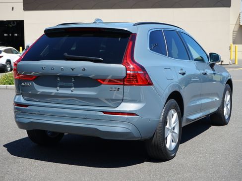 Used 2022 Volvo XC60 B5 Momentum image 4