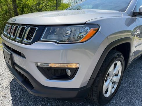 Used 2019 Jeep Compass Latitude w/ Popular Equipment Group AWD/4WD image 12