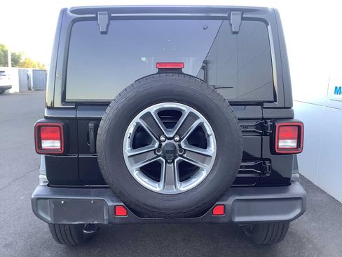 Used 2022 Jeep Wrangler Unlimited Sahara AWD/4WD image 5