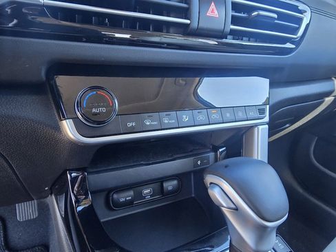 Used 2021 Kia Seltos SX w/ SX Sunroof Package image 21