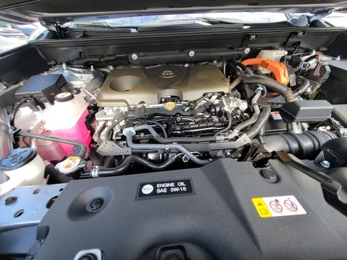 Used 2024 Toyota RAV4 SE image 25