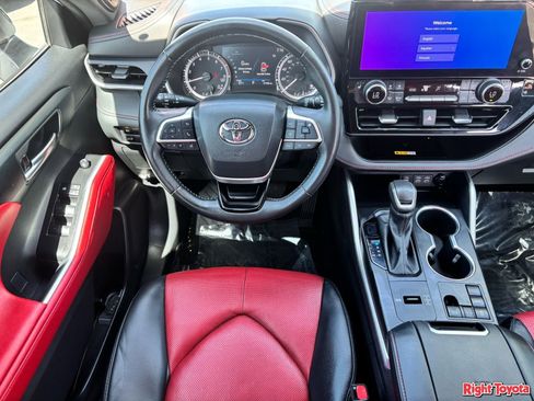 Used 2023 Toyota Highlander XSE image 15
