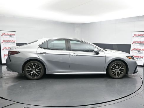 Used 2023 Toyota Camry SE image 9