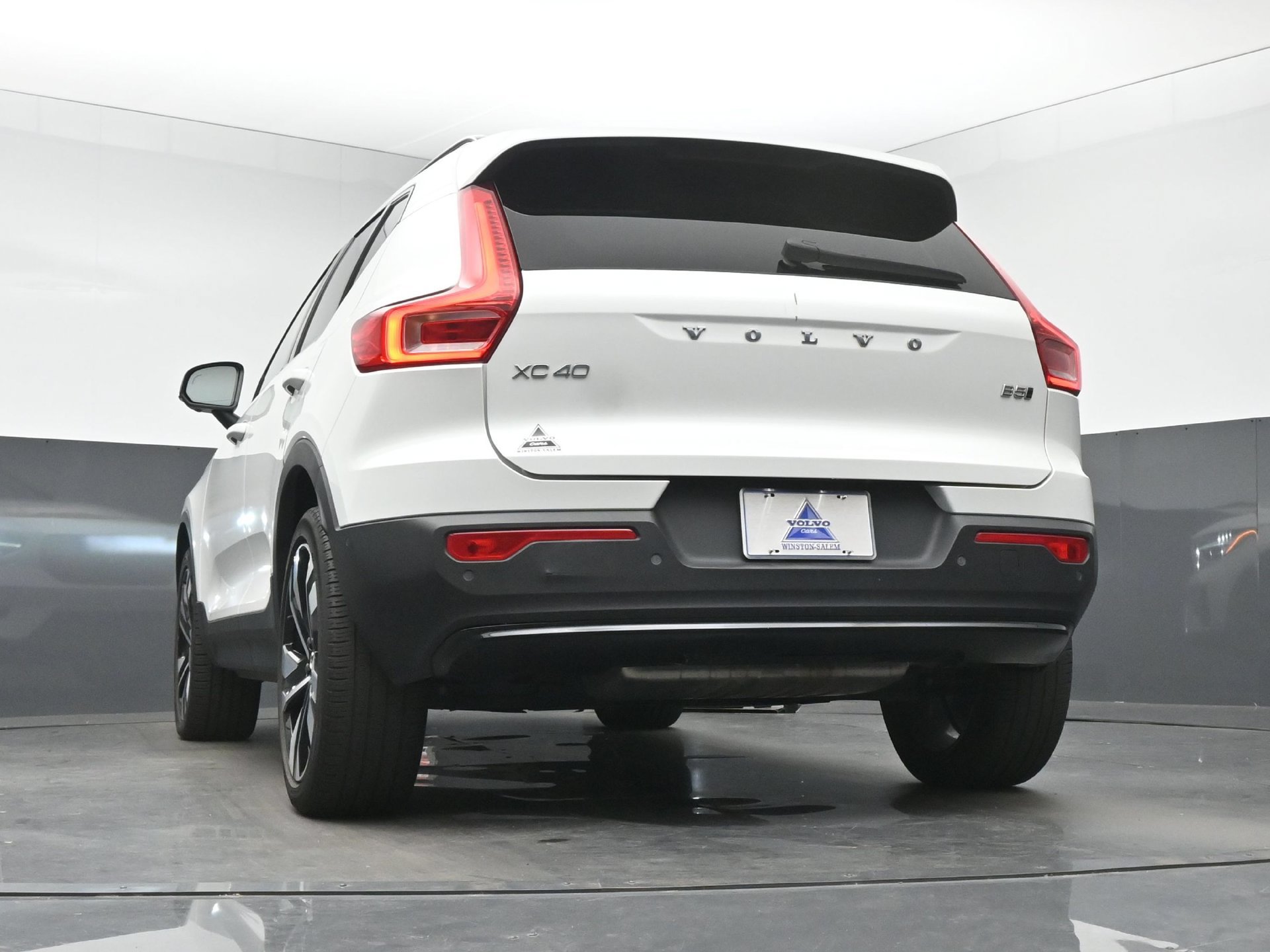 Used 2024 Volvo XC40 B5 Ultimate w/ Protection Package Premier AWD/4WD image 15