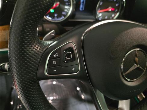 Used 2018 Mercedes-Benz E 300 4MATIC image 18