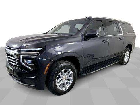 New 2026 Chevrolet Suburban LT w/ Comfort Package AWD/4WD image 4